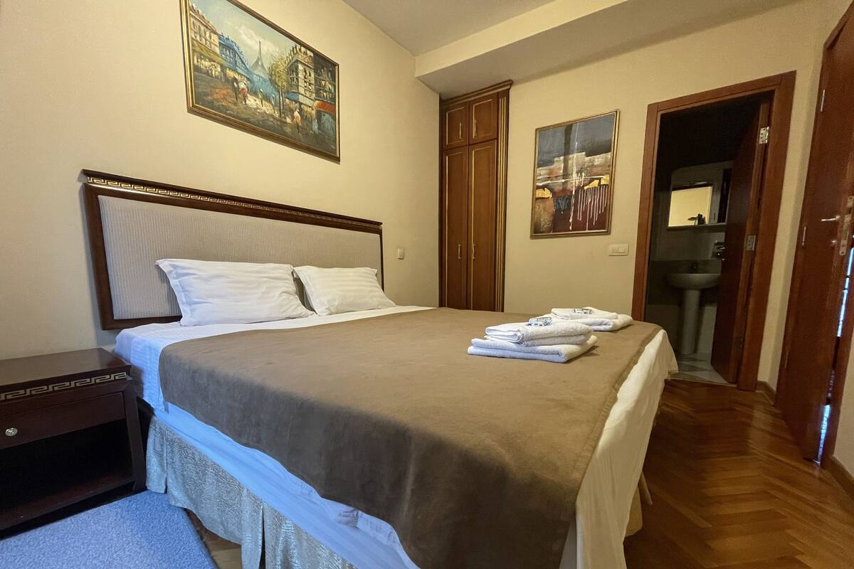 Minibar, desk, free WiFi