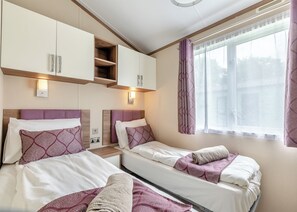 2 bedrooms - Holiday Home with one double and one twin bedroom. (Axminster)