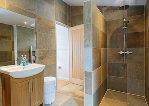 Bathroom - 1 bedroom accommodation in Cannington (Cannington)