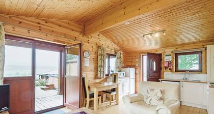 This luxurious lodge is the perfect retreat for spoiling someone special.
