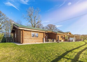 Exterior - Deluxe and spacious lodge finished to the highest standard. (Constable Burton)