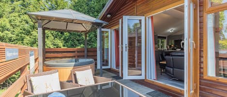 Bain à remous extérieur