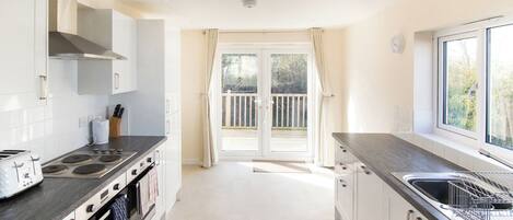 Kühlschrank, Ofen, Herdplatte, Geschirrspüler