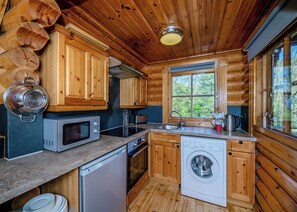 Køleskab, ovn, kogeplade, brødrister