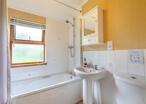 Bathroom - 2 bedroom accommodation in Alyth, Perthshire (Alyth, Perthshire)