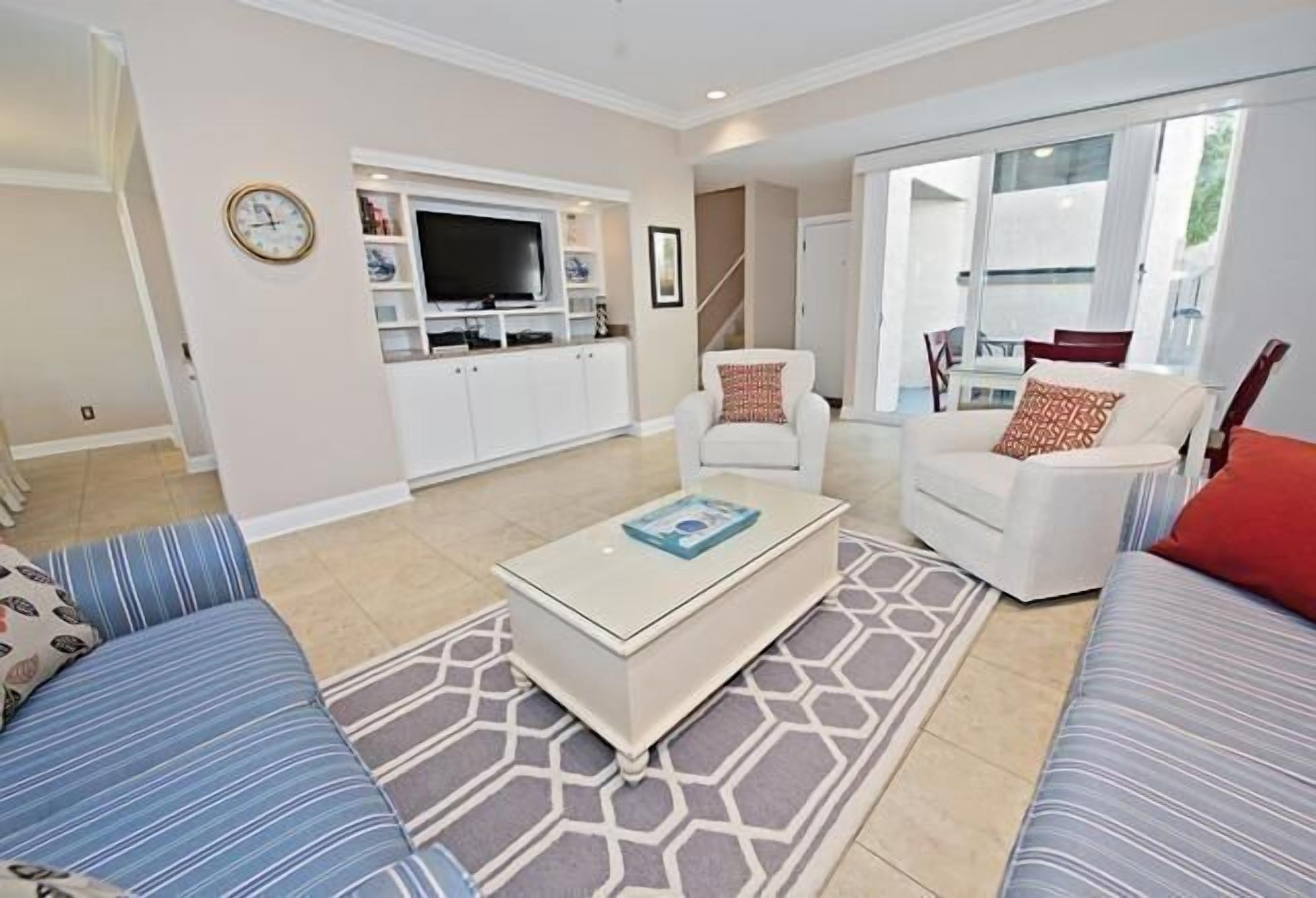 Upgraded, quiet end-unit Villa, Sleeps 8 at The Sea Pines Resort