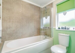 Soap, shampoo - Luxury boutique style lodge with one double bedroom and one twin bedroom. (Beetley, Dereham)