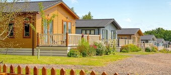 Luxury boutique style lodge with one double bedroom and one twin bedroom.