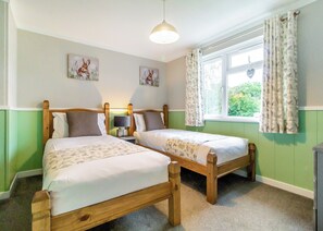 2 bedrooms, free WiFi - Luxury boutique style lodge with one double bedroom and one twin bedroom. (Beetley, Dereham)