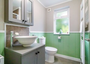 Soap, shampoo - Luxury boutique style lodge with one double bedroom and one twin bedroom. (Beetley, Dereham)