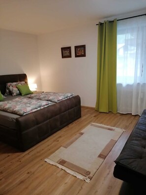 2 bedrooms, travel cot, free WiFi, bed sheets - Gemütlich, Zentral und für die Ganze Familie (Hippach)