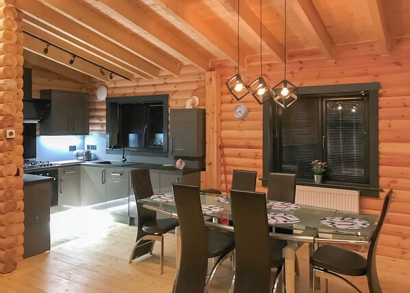 Dining - 3 bedroom accommodation in Cargill (Cargill)