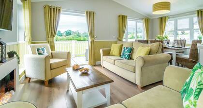 3 bedroom accommodation in Beetley, Dereham