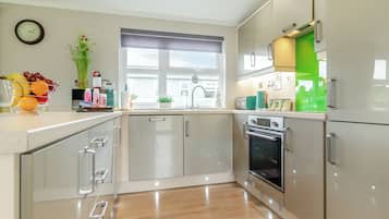 Réfrigérateur, four, plaque de cuisson, lave-vaisselle