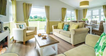 3 bedroom accommodation in Beetley, Dereham