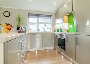 Réfrigérateur, four, plaque de cuisson, lave-vaisselle