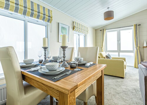 Spacious and contemporary lodge, great for a couple or family escape.