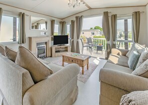 Living area - New in 2017. Luxurious 14ft-wide holiday home. (Looe)