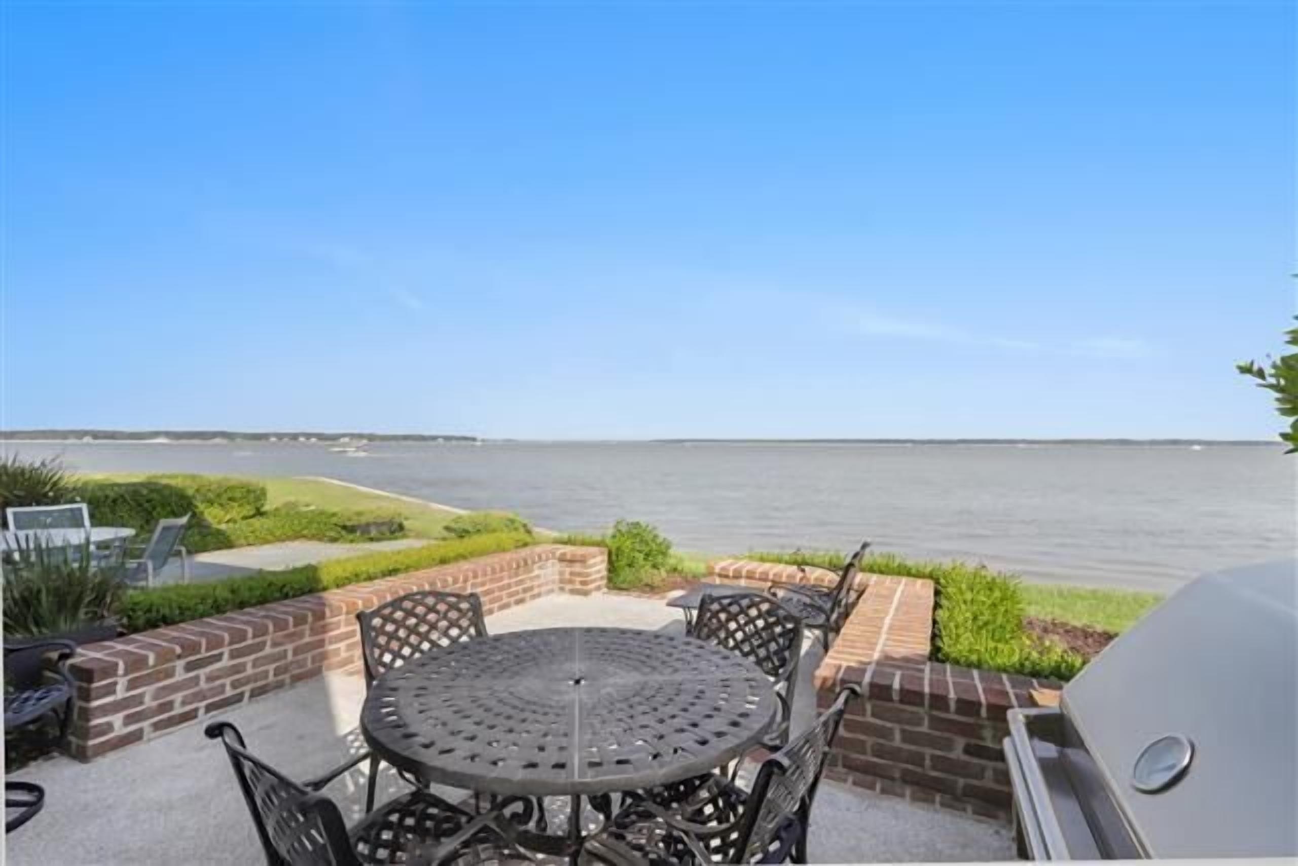 Spectacular waterfront views, 4-Bed Villa sleeps 8 in the heart of Sea Pines