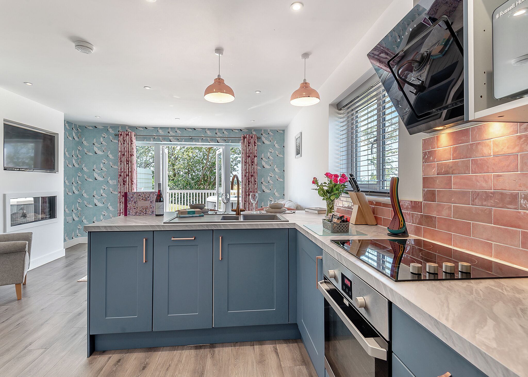 冷蔵庫、オーブン、コンロ、食器洗い機