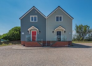 Exterior - Stunning cottage with one king-size double. (Orby)