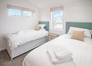 3 bedrooms, free WiFi - New in 2017. Spacious and luxurious lodge. (Carnmenellis, Nr Falmouth)