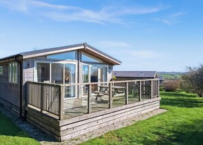 Outdoor dining - New in 2017. Spacious and luxurious lodge. (Carnmenellis, Nr Falmouth)
