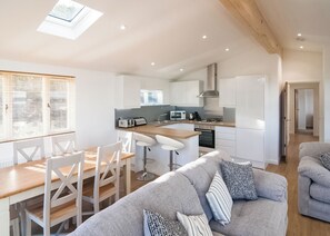 TV - New in 2017. Spacious and luxurious lodge. (Carnmenellis, Nr Falmouth)