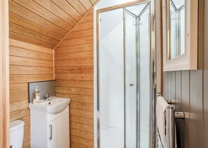 Bathroom - 1 bedroom accommodation in Great Busby (Great Busby)