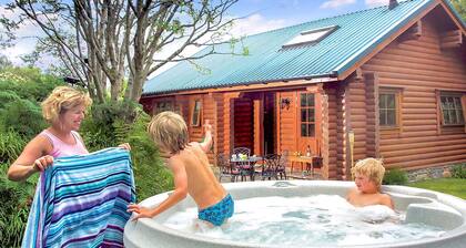 Luxury lodge with king-size four poster and child size single.