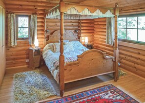 Unclassified image, 3 of 5, button - Luxury lodge with king-size four poster and child size single. (Craobh Haven, Argyll)