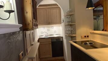 Kühlschrank, Herdplatte, Geschirrspüler