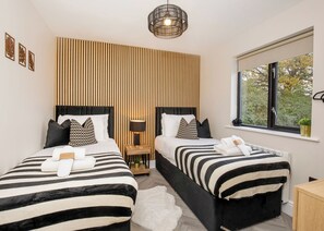 2 bedrooms, free WiFi - Stylish and contemporary lodge. (South Duffield, Nr York)