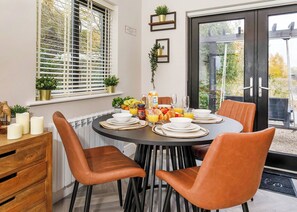 Dining - Stylish and contemporary lodge. (South Duffield, Nr York)