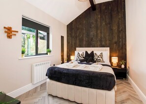 2 bedrooms, free WiFi - Stylish and contemporary lodge. (South Duffield, Nr York)