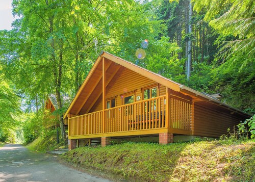 Timber lodge set by the lake with one double and one twin.