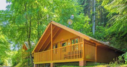 Timber lodge set by the lake with one double and one twin.
