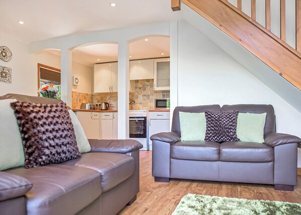 Living area - 2 bedroom accommodation in Waterrow, Wiveliscombe (Waterrow, Wiveliscombe)