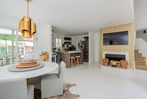 Dining - Chic Beach House in the Village of Southampton (Southampton)