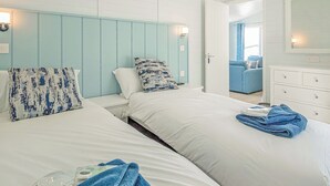 Room - Luxury lodge with one double with en suite shower and one twin. (Swanage)