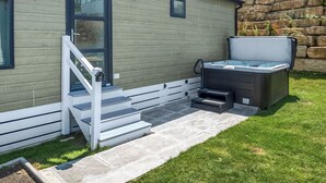 Terrace/patio - Luxury lodge with one double with en suite shower and one twin. (Swanage)