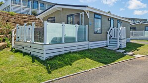 Exterior - Luxury lodge with one double with en suite shower and one twin. (Swanage)
