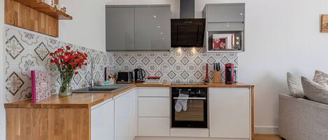 Réfrigérateur, four, plaque de cuisson, lave-vaisselle