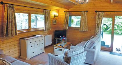 Timber lodge with one queen size double and one twin.