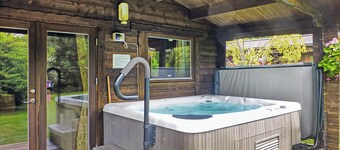Timber lodge with one queen size double and one twin.
