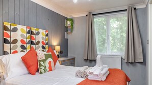 1 bedroom - Buxton Lodge with hot tub (Longnor, Nr. Buxton)
