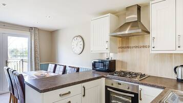 Fridge, oven, stovetop, toaster
