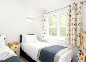 Unclassified image, 5 of 8, button - 4 bedroom accommodation in Milford-on-Sea, Nr Lymington (Milford-on-Sea, Nr Lymington)