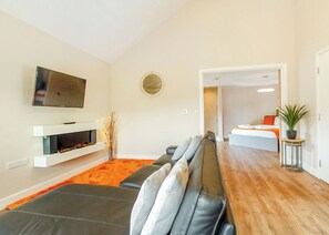 Interior - Stylish and luxurious open plan lodge with underfloor heating and smart TV. (South Duffield, Nr York)