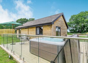 Terrace/patio - Stylish and luxurious open plan lodge with underfloor heating and smart TV. (South Duffield, Nr York)